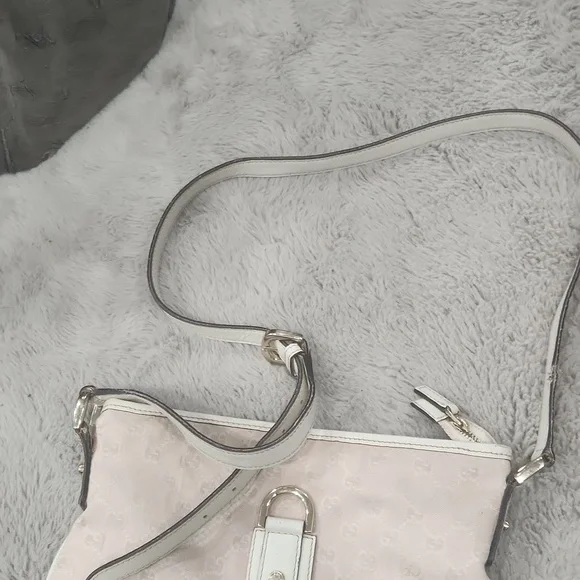 Gucci Pink Crossbody Bag with Gold Accents - Picture 15 of 15